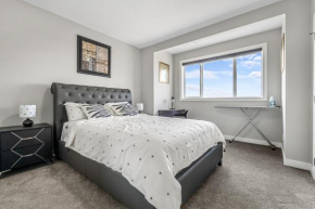 Sunny Walk-out Unit, Free HiSpeed Wi-Fi and Parking, Near Grocery